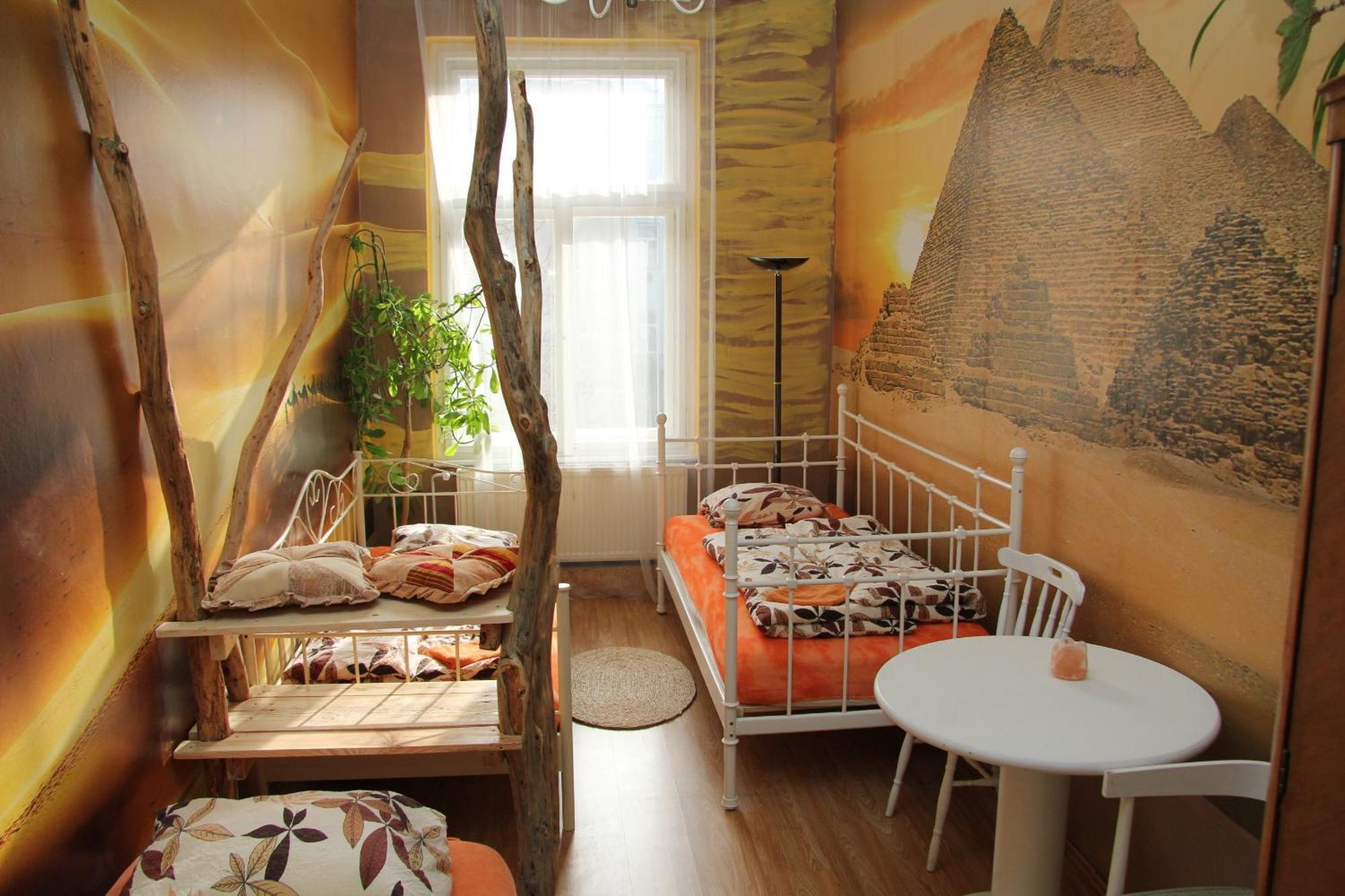 Artharmony Pension & Hostel Praga Esterno foto
