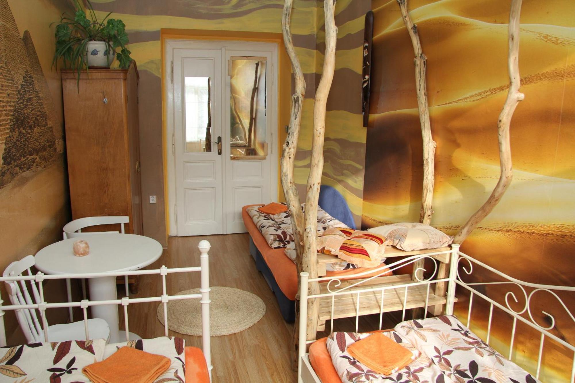 Artharmony Pension & Hostel Praga Esterno foto