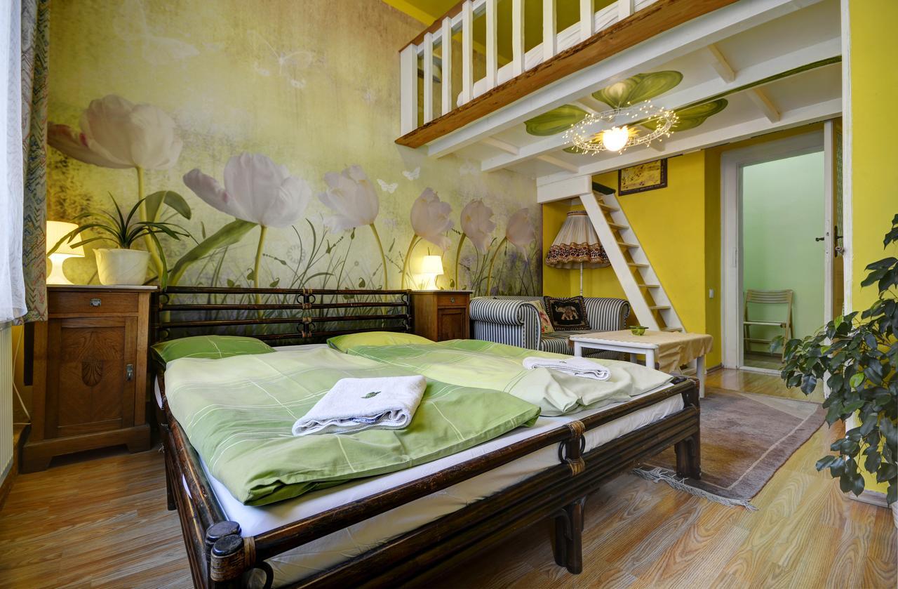 Artharmony Pension & Hostel Praga Esterno foto