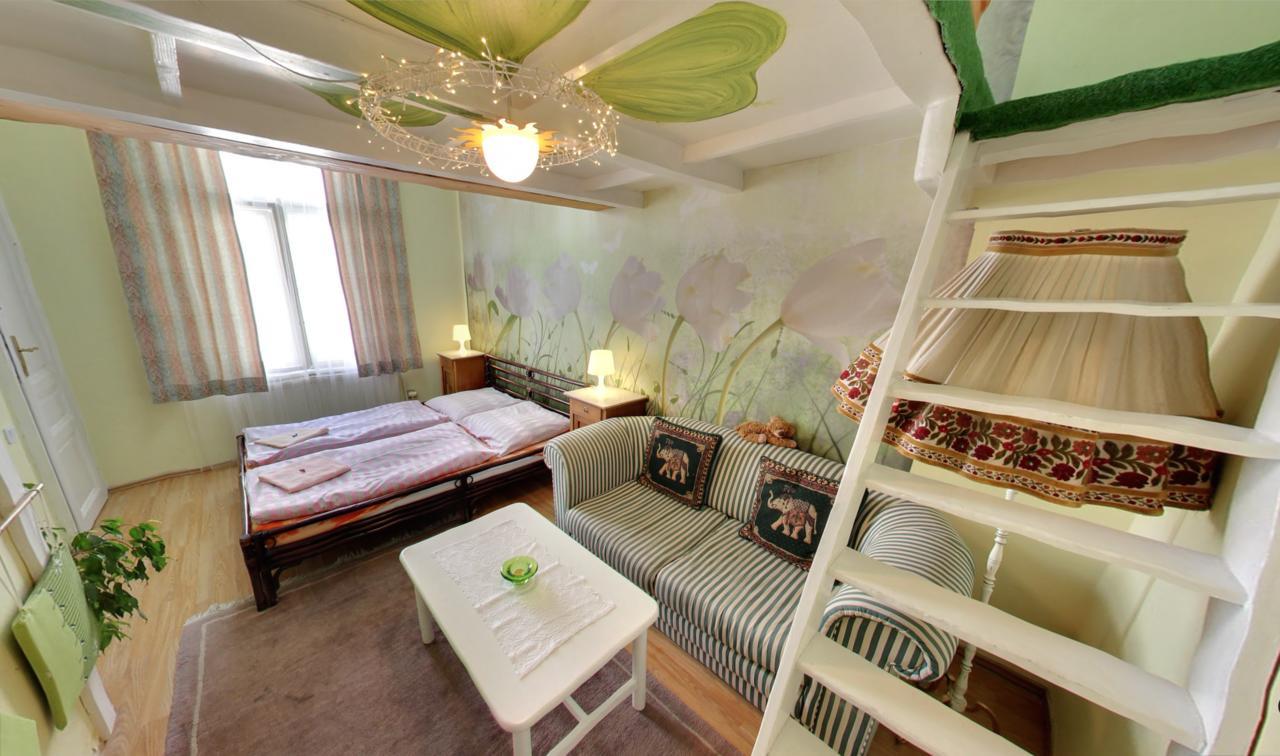 Artharmony Pension & Hostel Praga Esterno foto