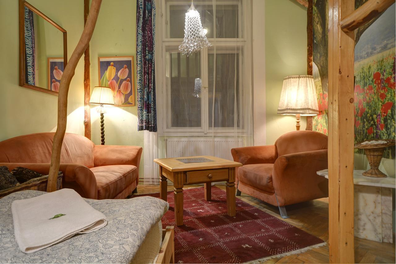 Artharmony Pension & Hostel Praga Esterno foto