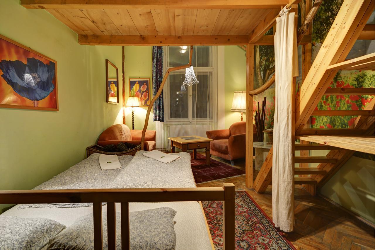 Artharmony Pension & Hostel Praga Esterno foto
