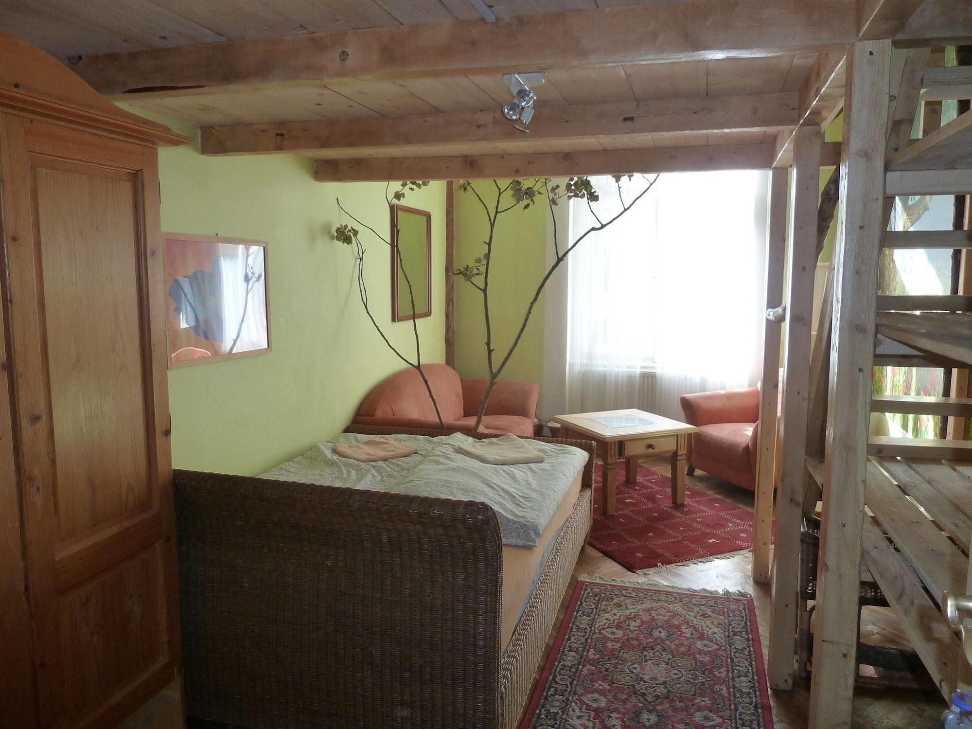Artharmony Pension & Hostel Praga Esterno foto